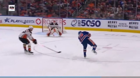 Draisaitl Changes Angle and Uses Attack Position